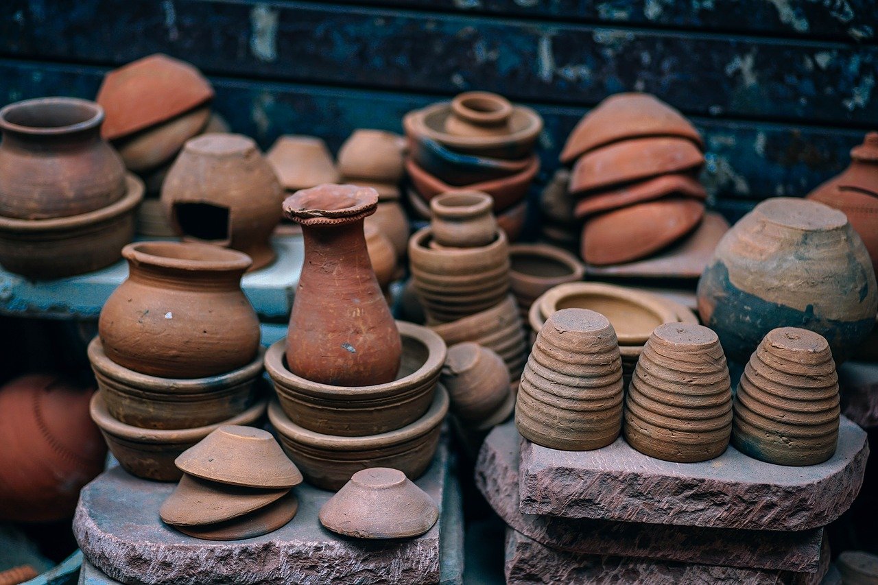 How to find out who made pottery? Quick guide for beginners.