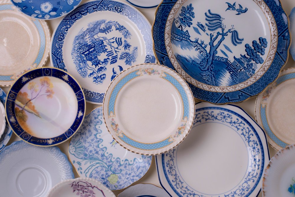 What is the difference between ceramics and porcelain