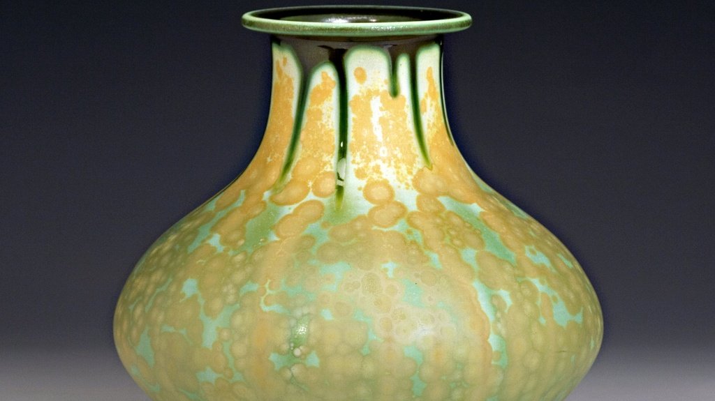 What is crystalline glaze pottery